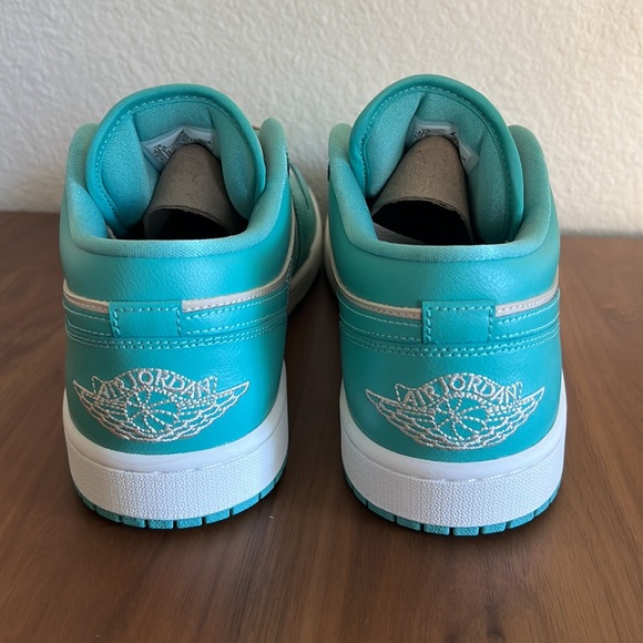 New Air Jordan 1 Low - Picture 4 of 7